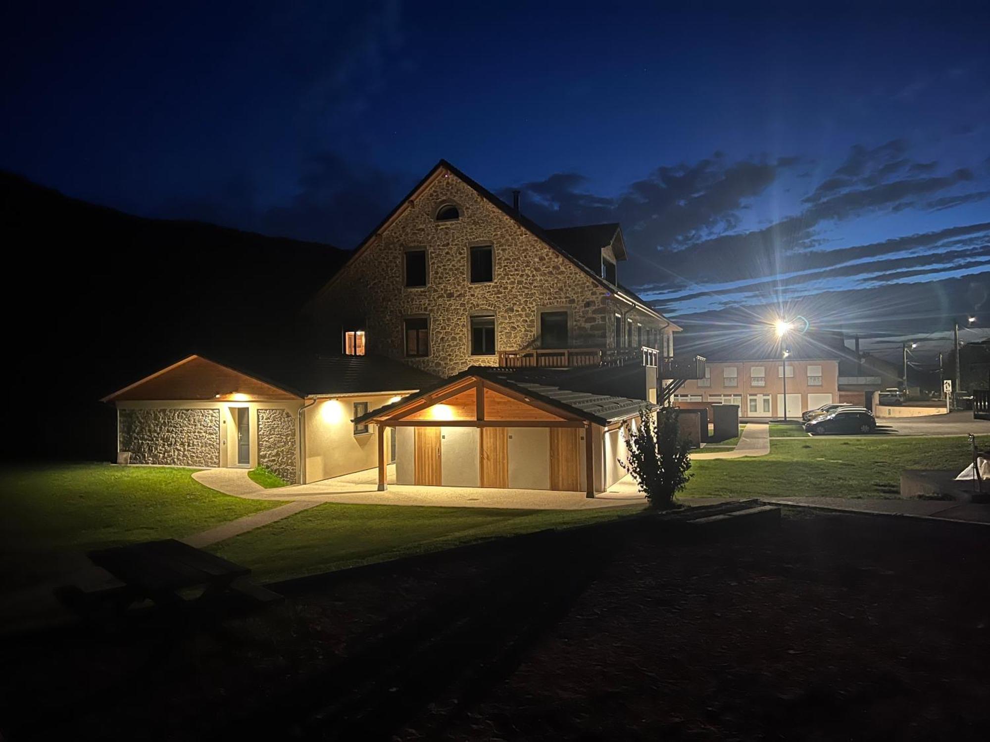 Gite Roche Des Ducs Avec Piscine Toute L'Annee, Spa, Sauna, Hammam Rochesson Exterior foto